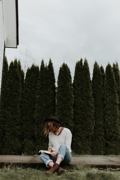 Women's white long sleeve shirt
